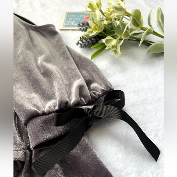 Women’s Sz Medium Couter Velvet Gray Blouse Cold Shoulder with Adjustable Straps - Picture 5 of 14